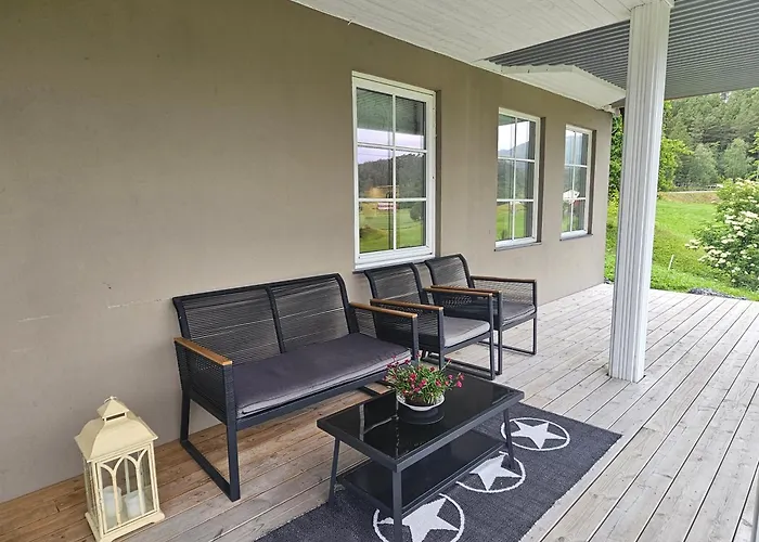 Gardsidyll I Flotte Omgivelser
